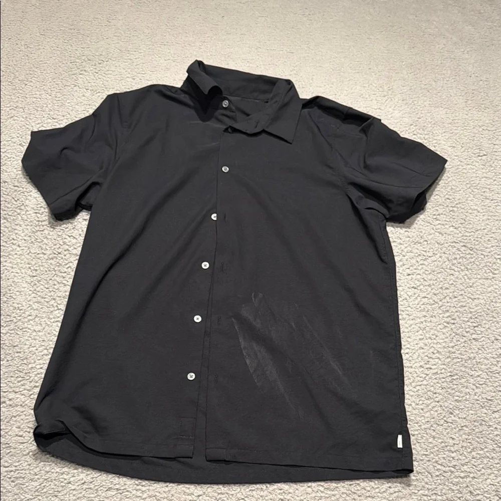VUORI Short Sleeve Manhattan Button Down size L